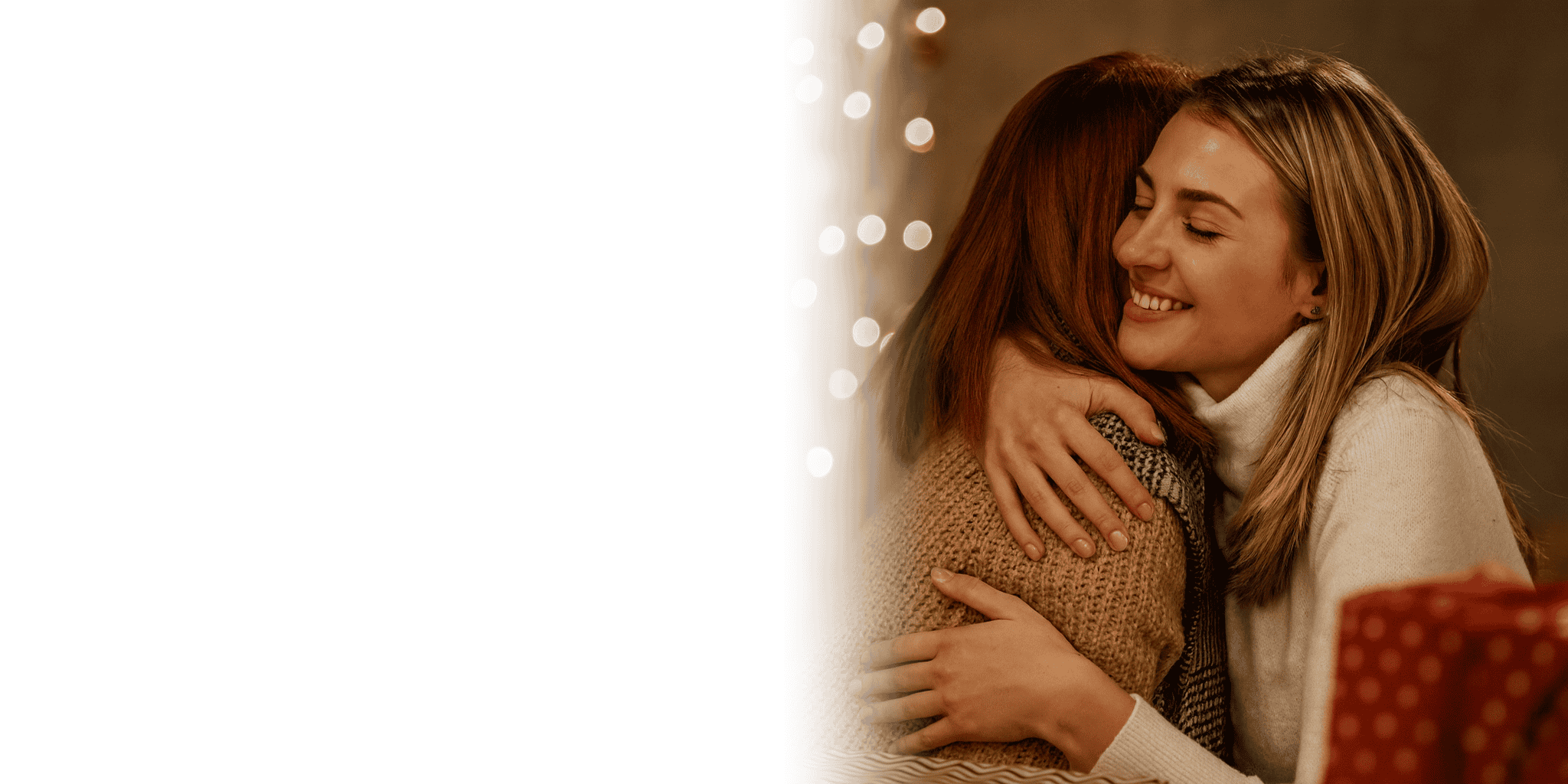 Due donne che si abbracciano con sorriso, regalo 3D personalizzato.