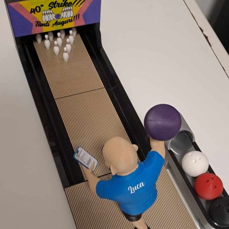 Gift3D bowling game with a child figurine and colorful balls for kids' entertainment.
